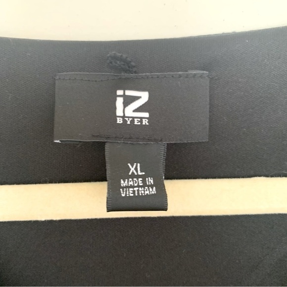 𝅺IZ Buyer Swiss Dot Blouse - Picture 7 of 10